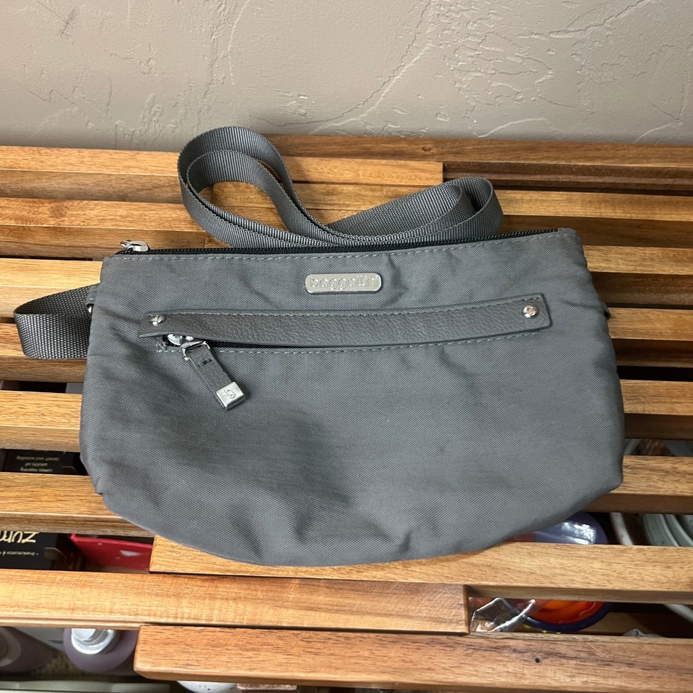 Baggallini Gray Nylon Crossbody Bag Organizer Travel Purse Small